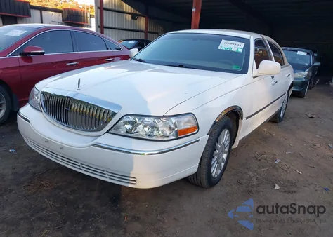 2004 Lincoln Town Car Signature from USA, damaged, VIN 1LNHM81W34Y679984